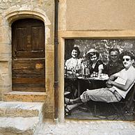 Oude deur en foto in het oud Romeinse stadje Vaison-la-Romaine, Provence, Frankrijk
<BR><BR>Zie ook www.arterra.be</P>